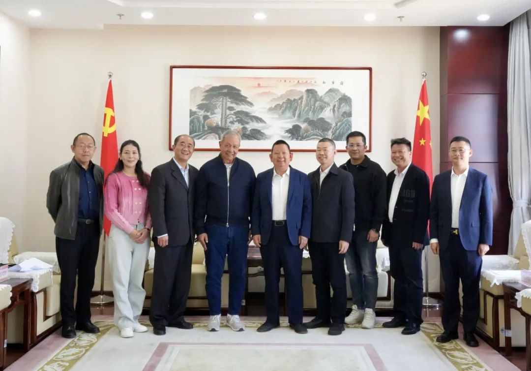 牟洪操會(huì)見老撾國家工商會(huì)主席烏德·蘇萬那馮